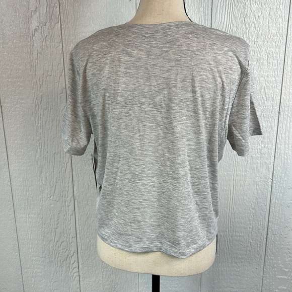 NEW Gap Fit Gray Athletic Crop Top Large - Picture 4 of 10